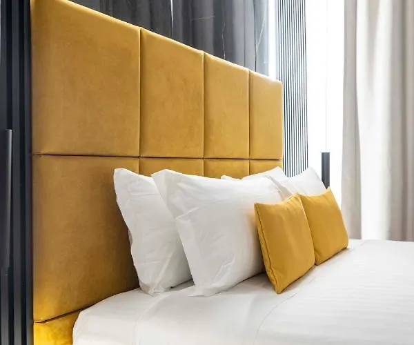 At Luxury Navona Konukevi 4*