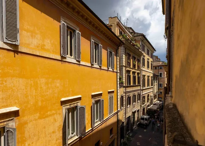 At Luxury Navona Konukevi 4*